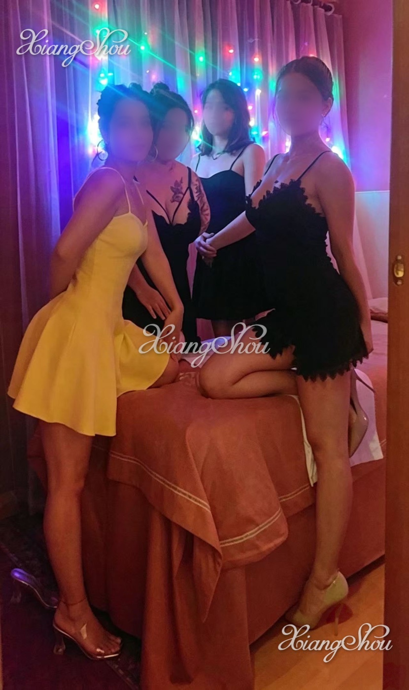 Masajista oriental profesional en cabina de masajes en Barcelona